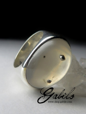 Ring with rock crystal with inclusion of pyrite
