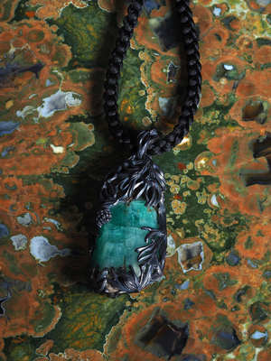 Pine - Emerald crystal double-sided necklace