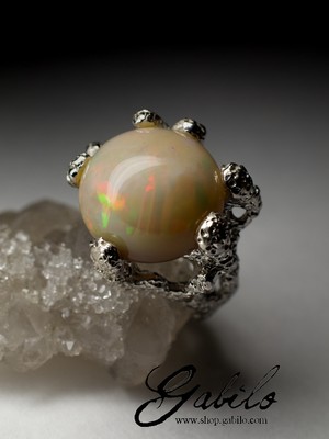 Silver ring with cream opal