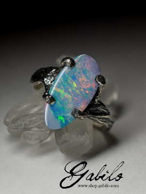 Silver ring with doublet opal