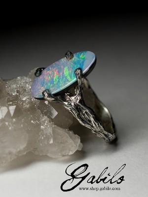 Silver ring with doublet opal