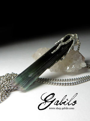 Suspension with a crystal tourmaline
