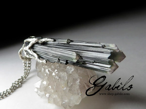Suspension with a crystal tourmaline