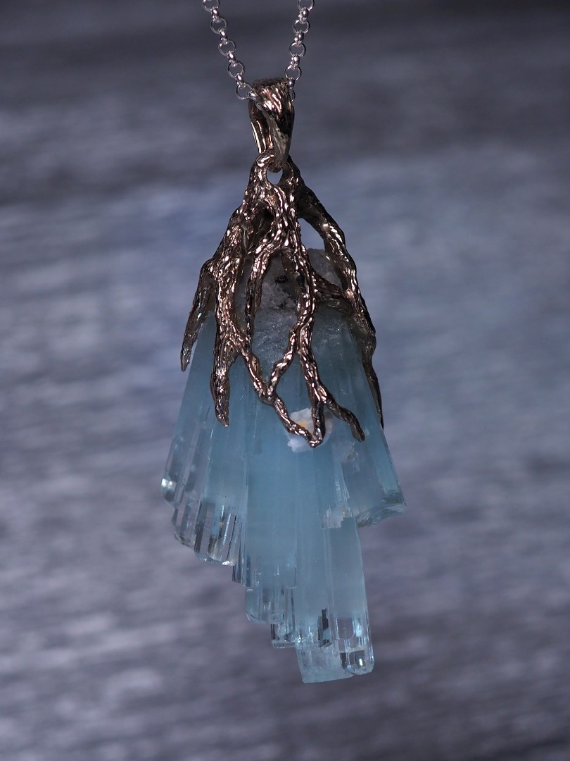 Aquamarine Blue Swarovski Crystal Necklace - Medium Oval Unfoiled – Dames a  la Mode