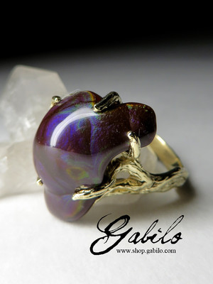 Gold ring with fire agate