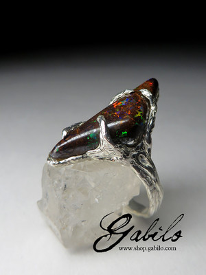Ring with opal in silver