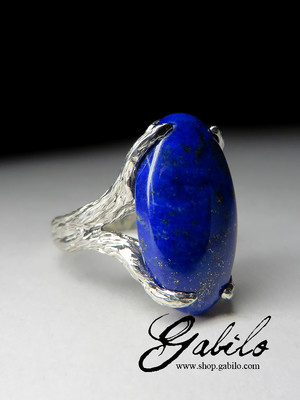 Ring with lapis lazuli in silver