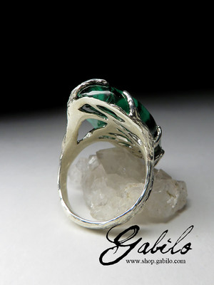Ring with malachite in silver