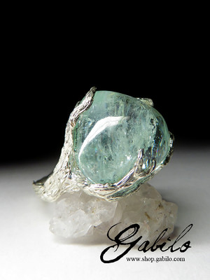 Ring with aquamarine in silver