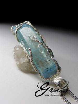 Pendant with aquamarine in silver