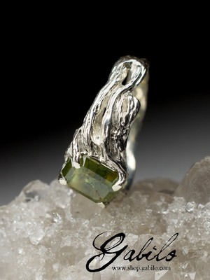 Silver ring with demantoid