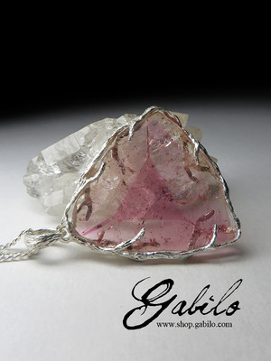 Pendant with a slice of pink tourmaline