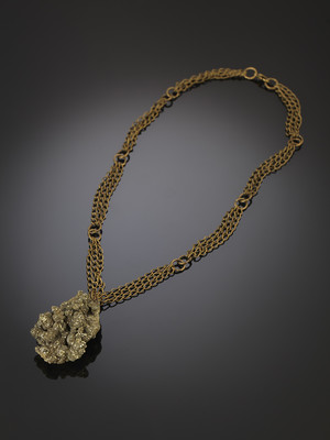 Pendant with marcasite in the breed on bronze chains