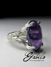 Ring with cabochon amethyst in silver