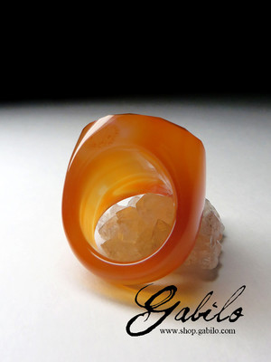 One-piece carnelian ring