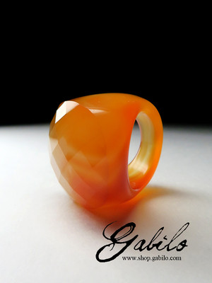 One-piece carnelian ring