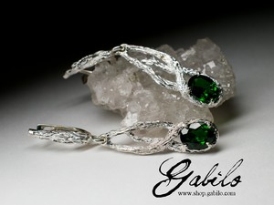 Silver earrings with chrome diopside