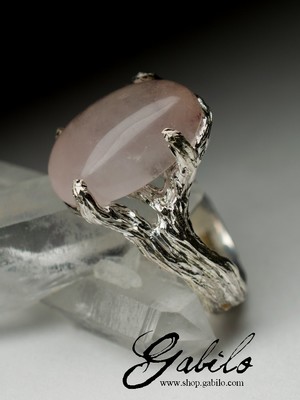Silver ring with pink quartz