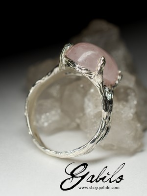 Silver ring with pink quartz