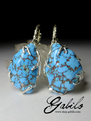 Gold earrings with turquoise