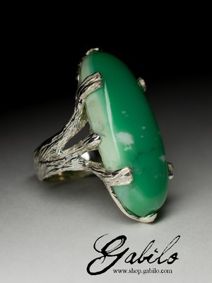 Large ring with chrysoprase