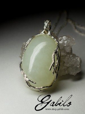 Silver pendant with white jade