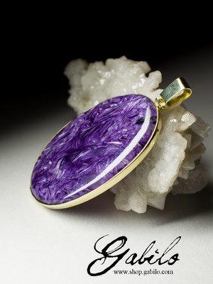 Gold Pendant with Charoite