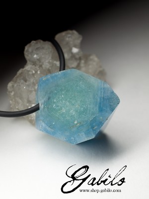 Big aquamarine crystal pendant