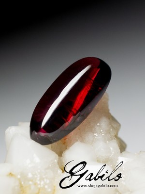 Red garnet Karelia 4.35 carats