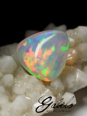 The large Ethiopian opal is 9.75 carats