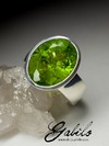 Ring with large chrysolite