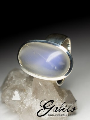 Ring with adular in silver