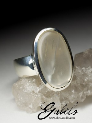 Ring with adular in silver