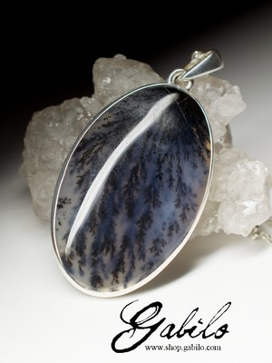 Pendant with moss agate