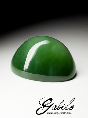 Cabochon green jade 162 carats