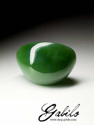 Cabochon green jade 162 carats