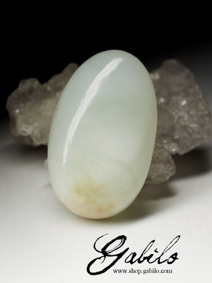 White jade stone 70.5 carat