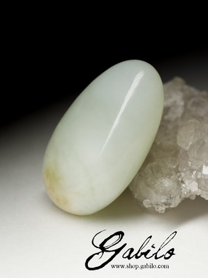 White jade stone 70.5 carat