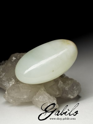 White jade stone 70.5 carat