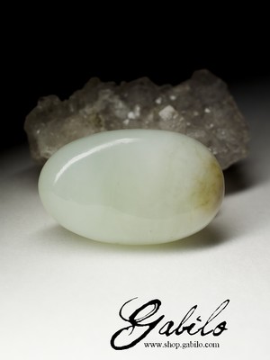 White jade stone 70.5 carat