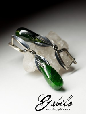 Earrings with chrome diopside in silver with black