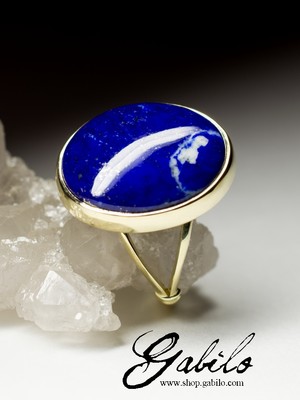 On request: a gold ring with lapis lazuli