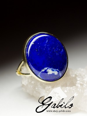 On request: a gold ring with lapis lazuli