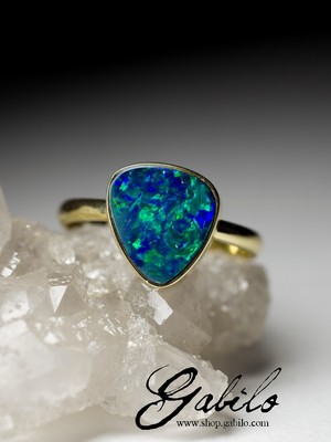 Gold ring with black opal doublet