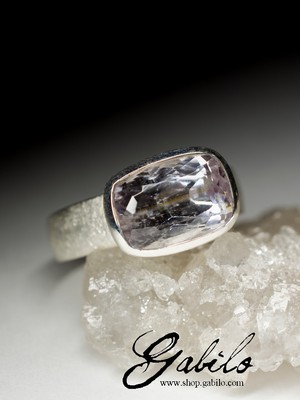 Silver ring with kunzite