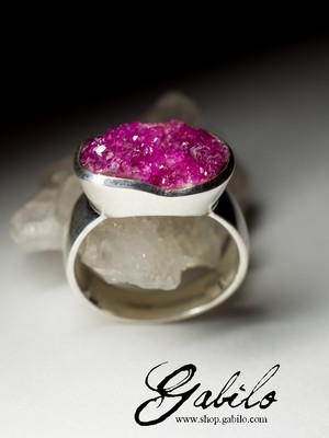 Silver ring with cobalto calcite