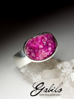 Silver ring with cobalto calcite