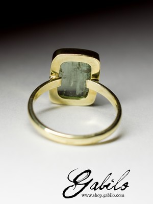 Gold ring with beryl