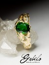 Gold ring with chrome diopside