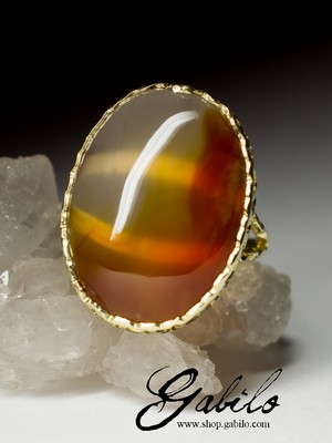 Gold ring with cornelian